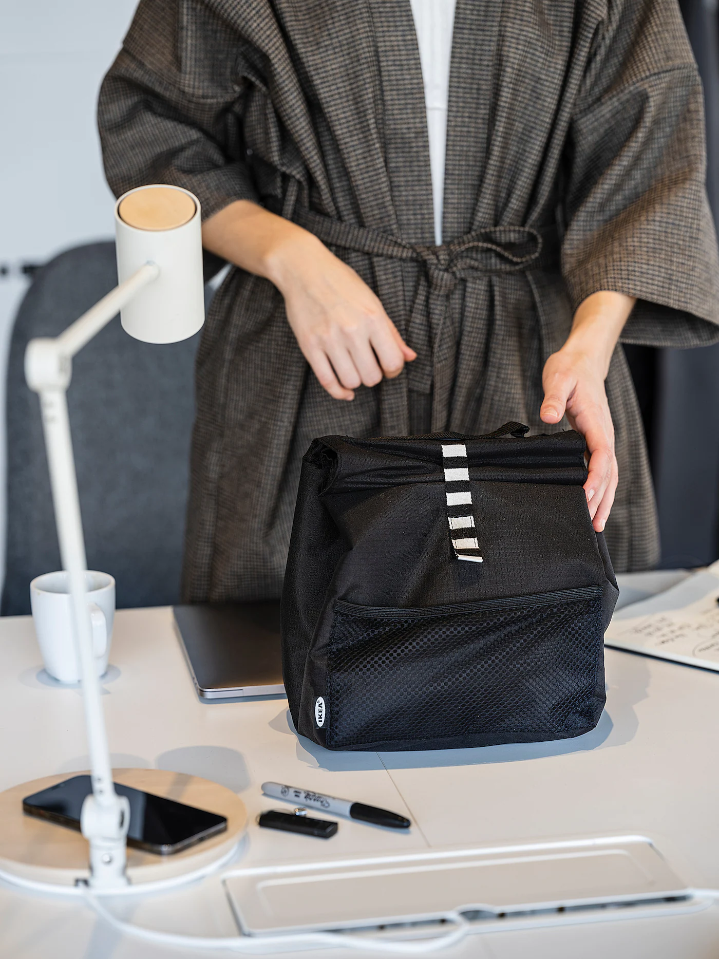 IKEA FRAMTUNG Lunch Bag Black 8 ¾x6 ¾x13 ¾ " - Image 9