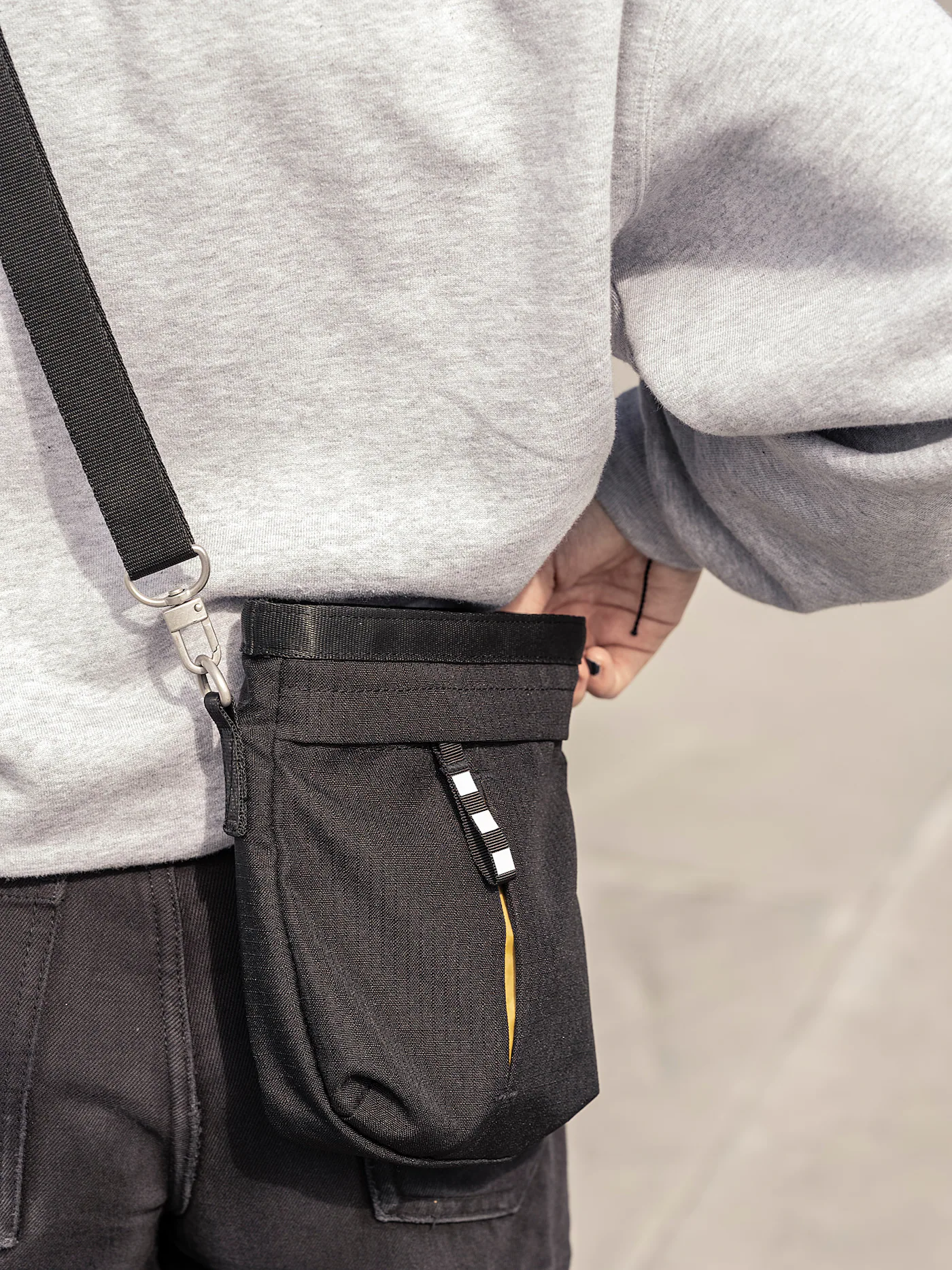 IKEA VÄRLDENS Crossbody Bag Black 6 ¾x2x7 ¾ "/1 Gallon - Image 4